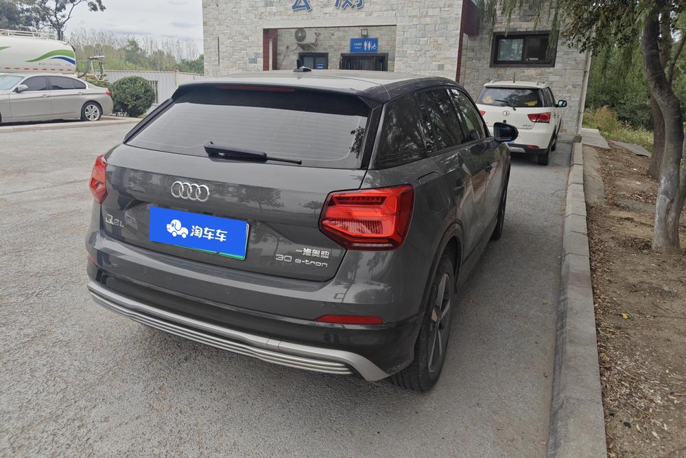 Audi Q2L e-tron, фото 3