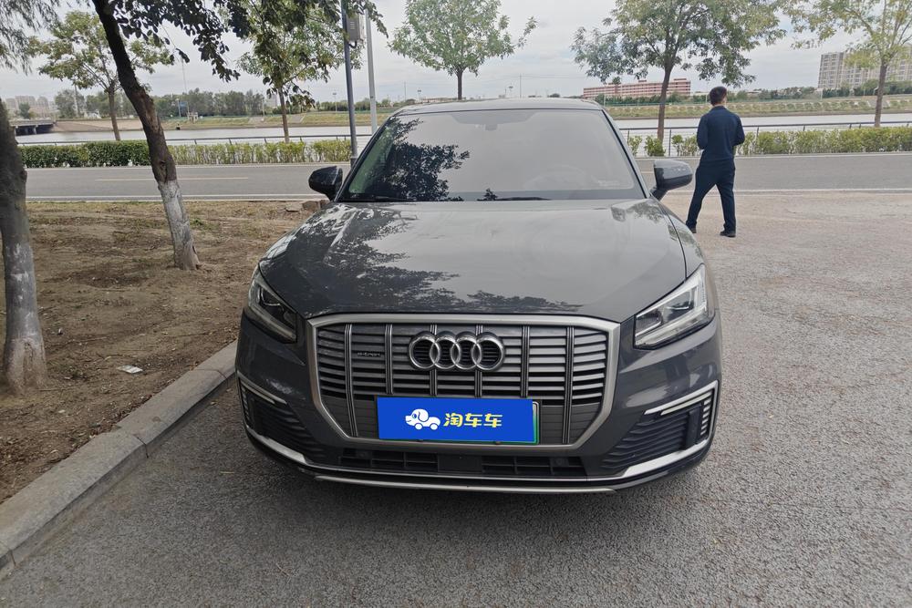 Audi Q2L e-tron, фото 2
