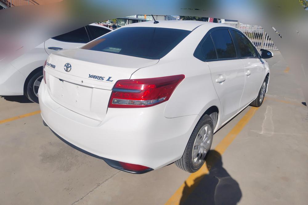 Toyota Yaris L Sedan, фото 3
