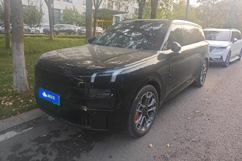 Lynk & Co 900