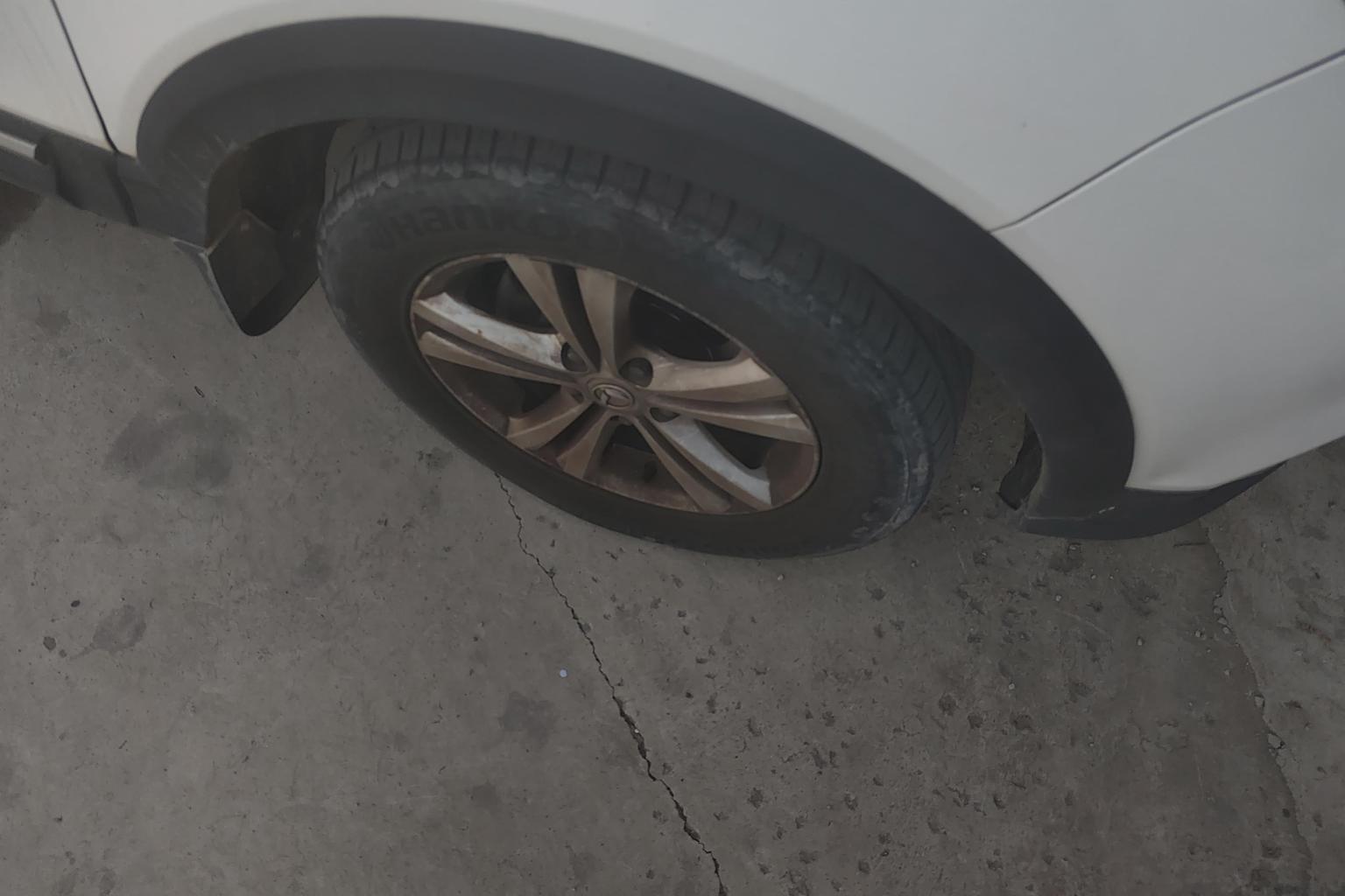 BAIC Huansu S3 2016 S3 L 1.5L МКПП zun xiang xing