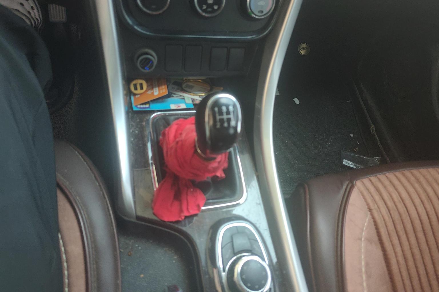 BAIC Huansu S3 2016 S3 L 1.5L МКПП zun xiang xing