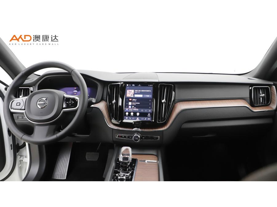 Volvo XC60 PHEV 2024 T8 Luxury