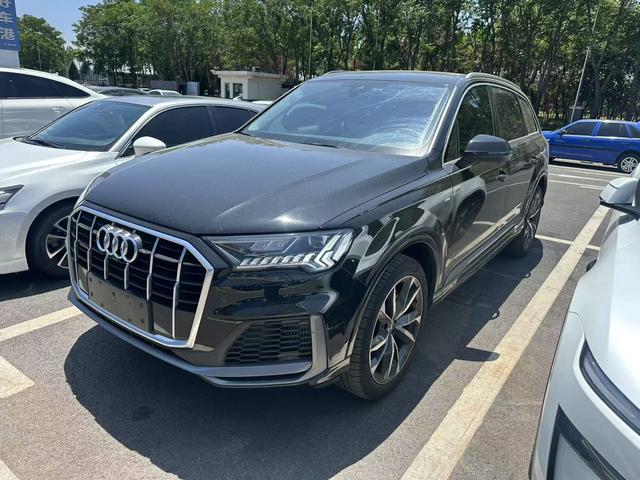 Audi Q7 2023 года выпуска