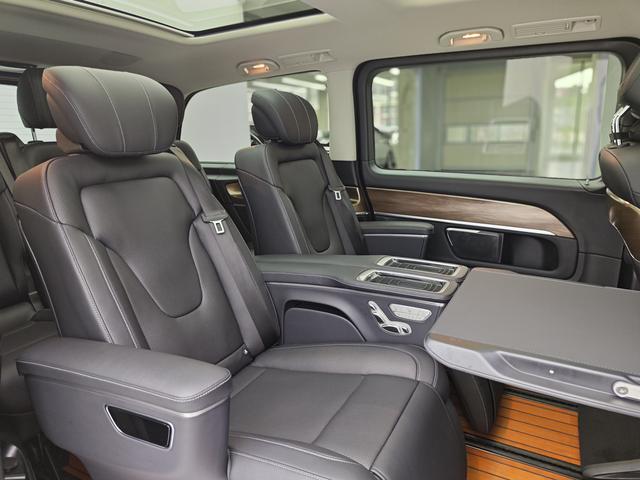 Mercedes Benz V-Class 2021 — фото 33