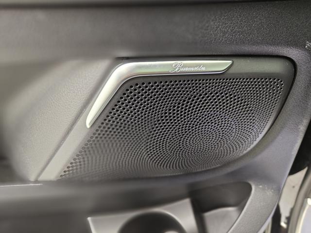 Mercedes Benz V-Class 2021 — фото 14