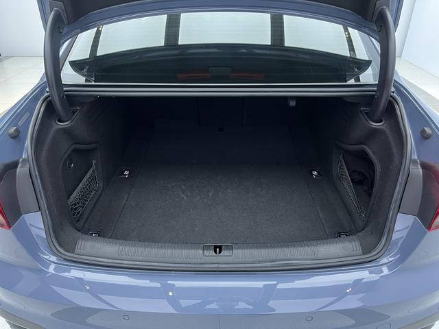 Audi A4L id 3804093 из Китая 24