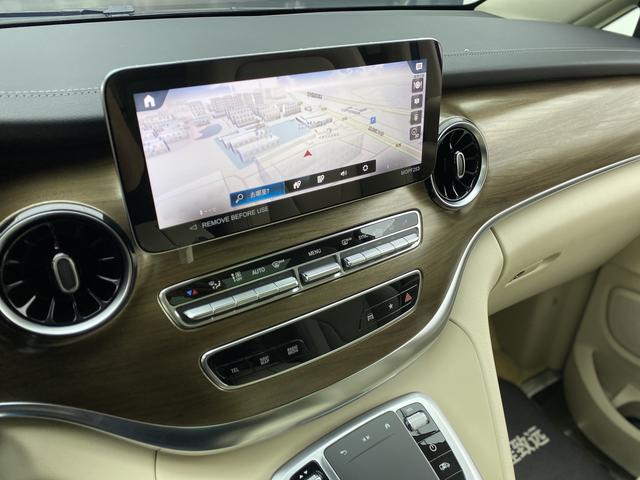 Mercedes Benz V-Class 2021 — фото 12