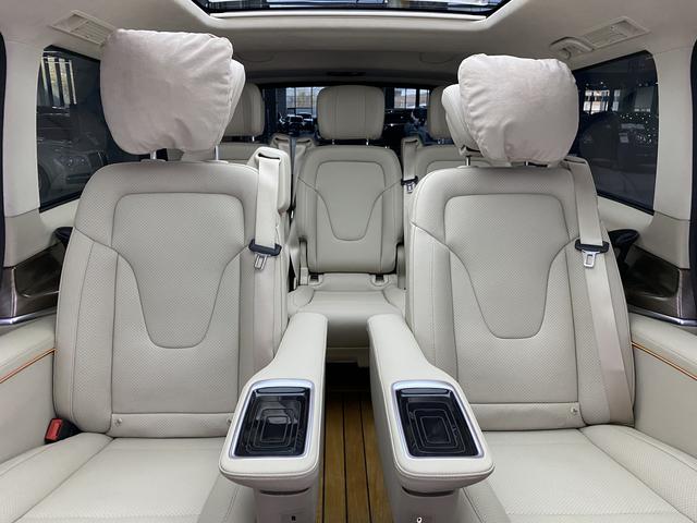 Mercedes Benz V-Class 2021 — фото 37