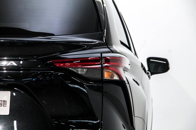 Toyota Sienna 2024 2.5 L 4 WD — фото 9