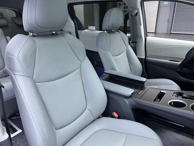 Toyota Grevia id 3781821 из Китая 13