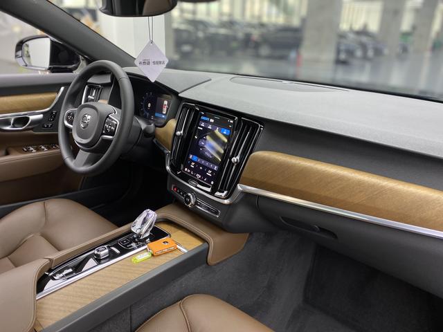 VOLVO S90 2023 — фото 24