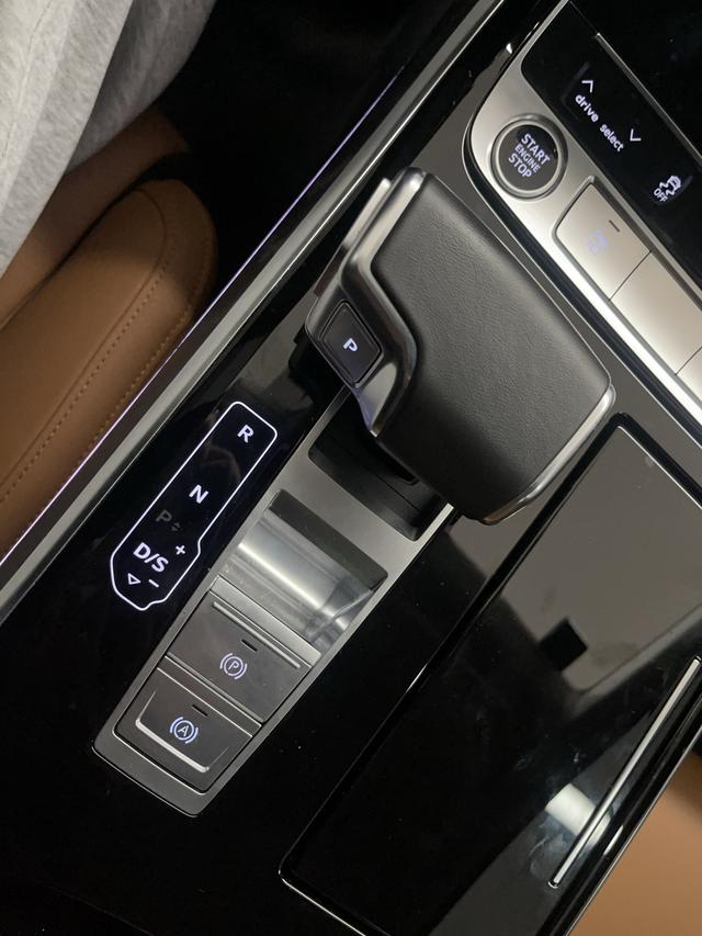Audi A8 2023 A 8 L 45 TFSI quattro Luxury — фото 19