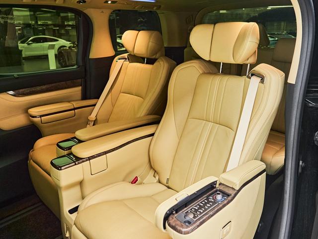 Toyota Vellfire 2021 2.5 L HV — фото 16