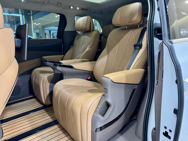 Denza D9 DM id 3775273 из Китая 26