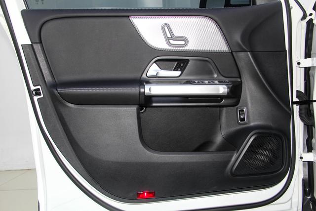 Mercedes-Benz GLB 2024 GLB 200 — фото 13