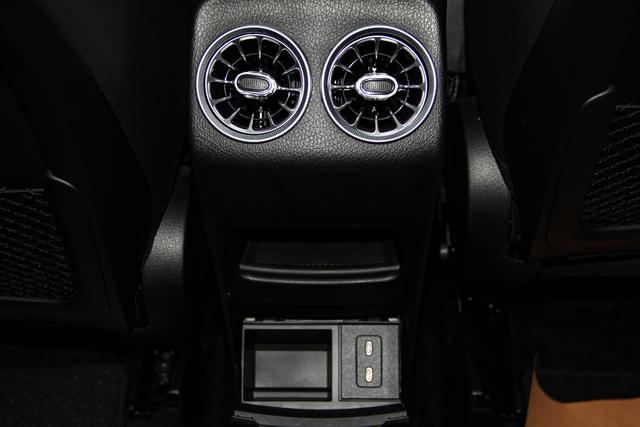 Mercedes-Benz GLB 2024 GLB 200 — фото 15