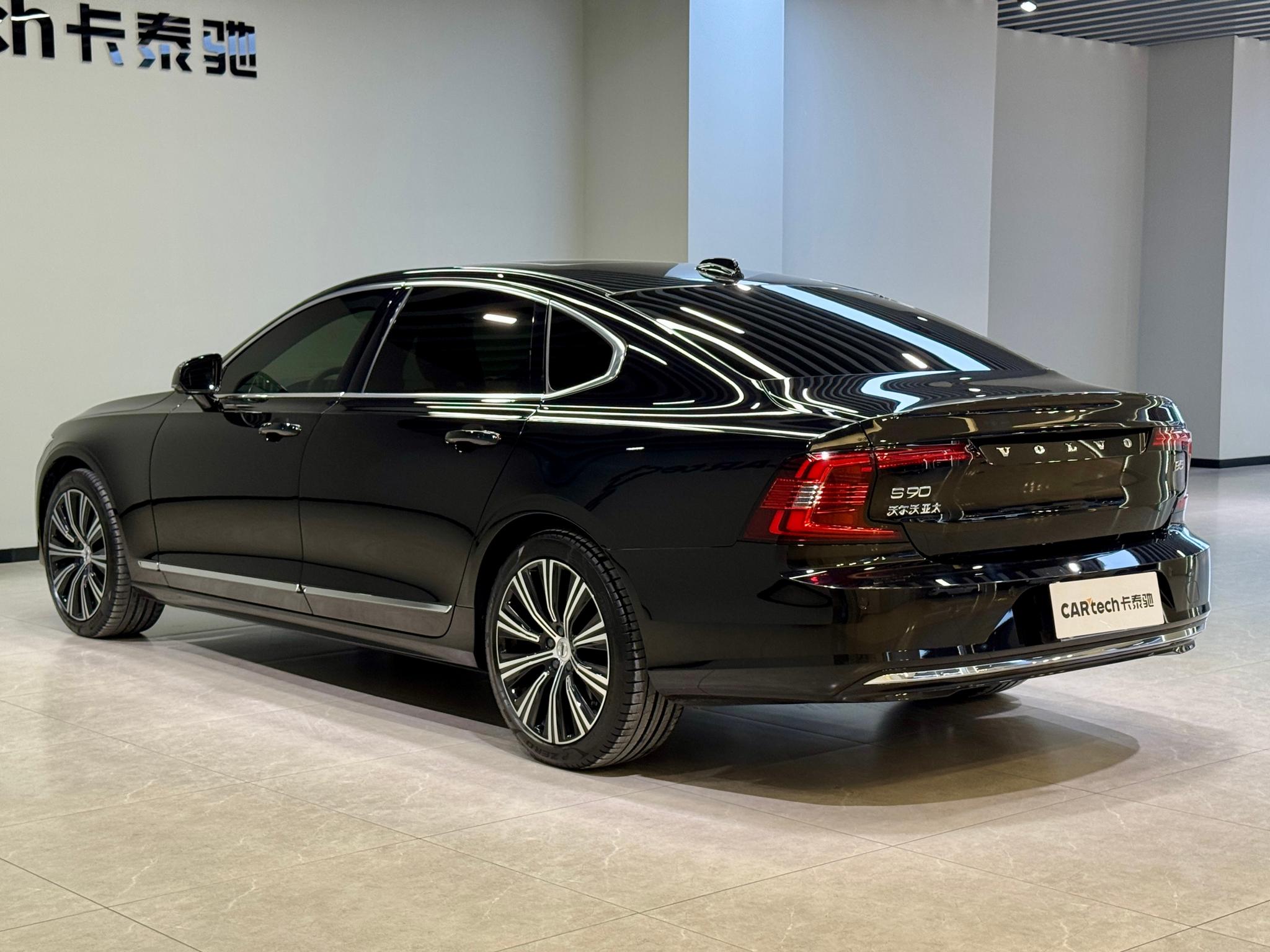 Volvo S90 2025 B5 Luxury