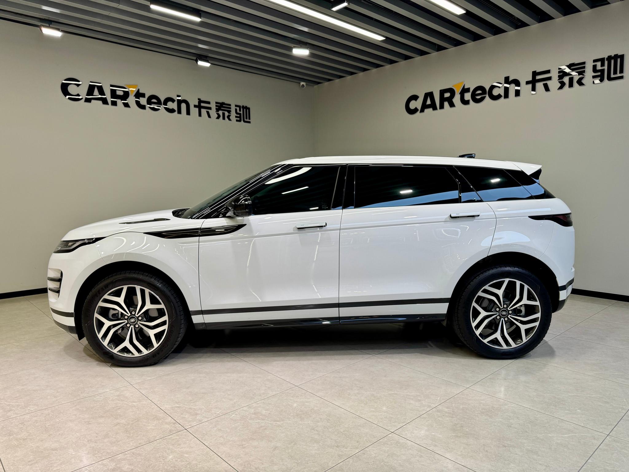 Land Rover Range Rover Evoque 2024 L 2.0T SE