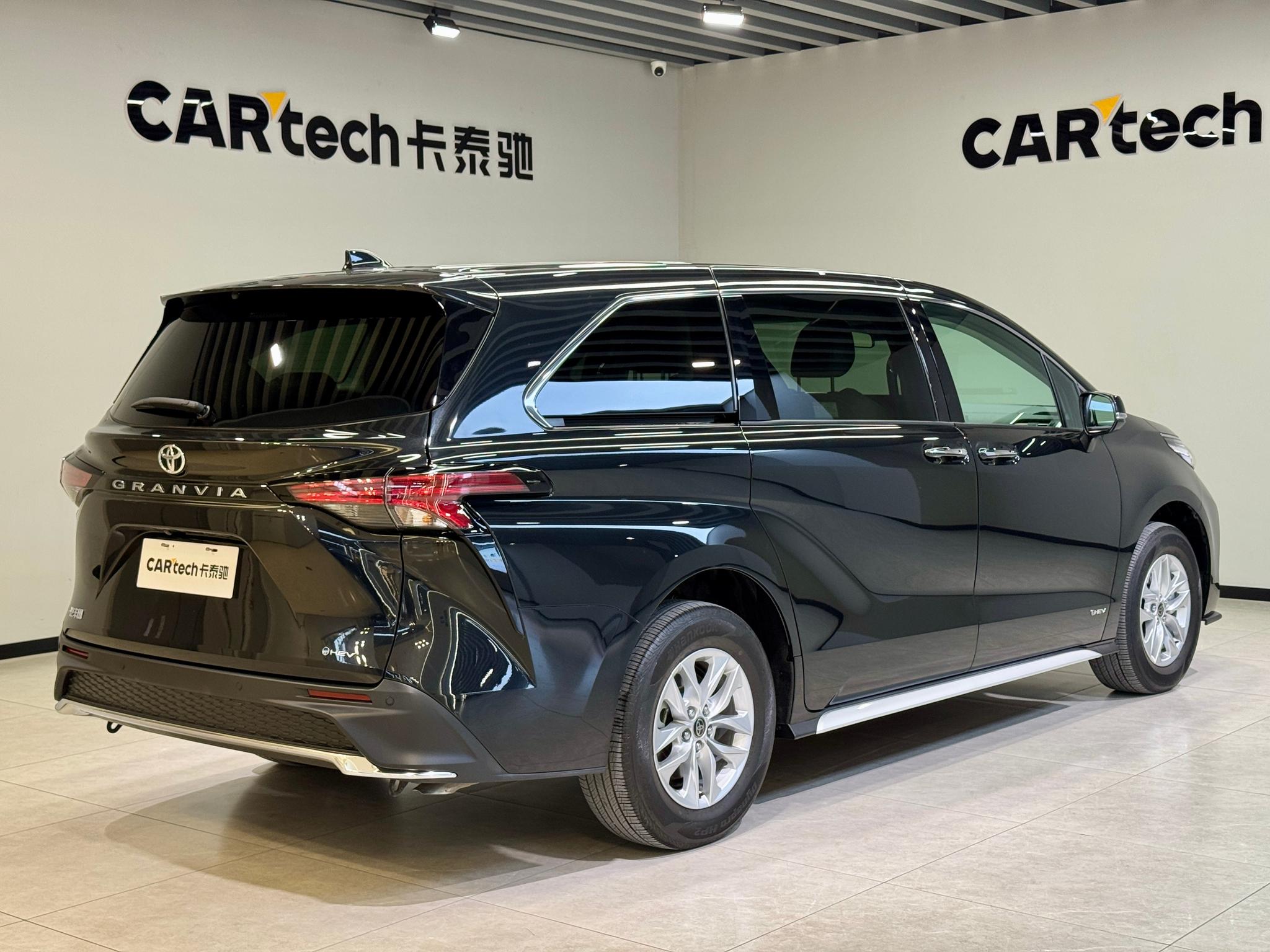 Toyota Granvia 2024 2.5L Comfort