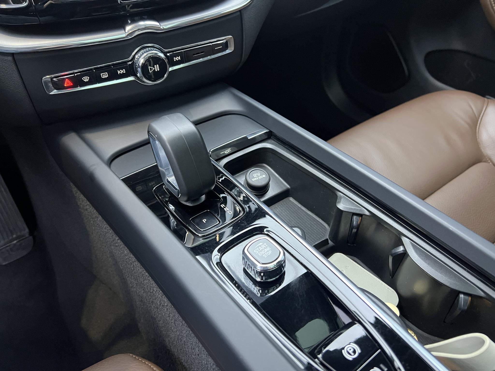 Volvo XC60 2023 B5 Luxury