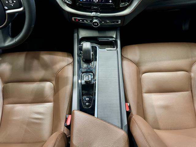 Volvo XC60 2022 B 5 4 WD — фото 14