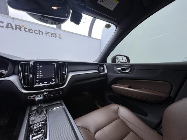 Volvo XC60 2021 Темно-серый из Китая, фото 2