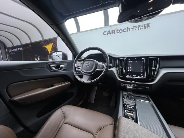 Volvo XC60 2021 Темно-серый из Китая, фото 4