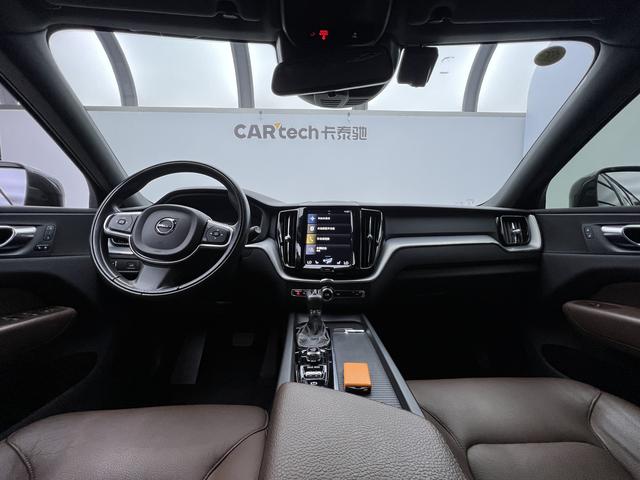 Volvo XC60 2021 Темно-серый из Китая, фото 5