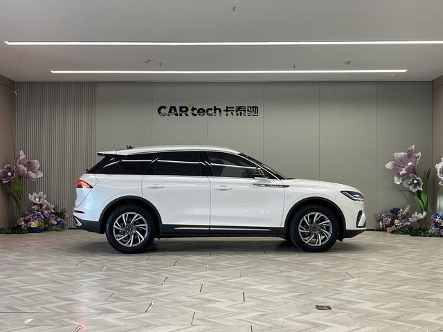 Lincoln Corsair 2023 2.0 T 2 WD — фото 8