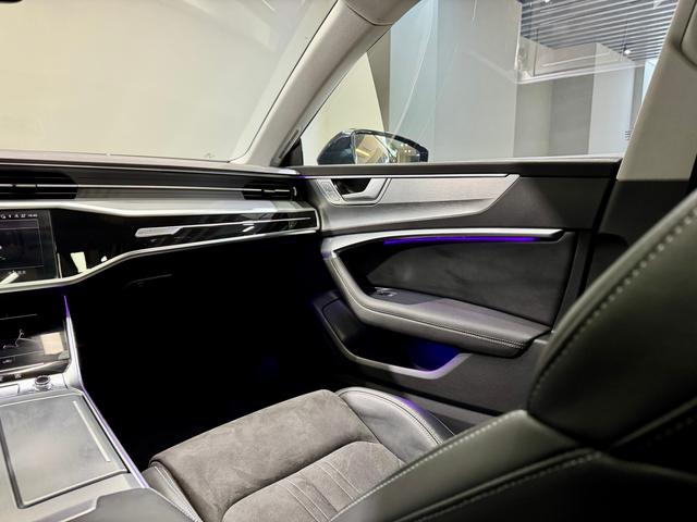 Audi A7L id 3849801 из Китая 9