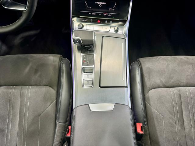 Audi A7L id 3849801 из Китая 14