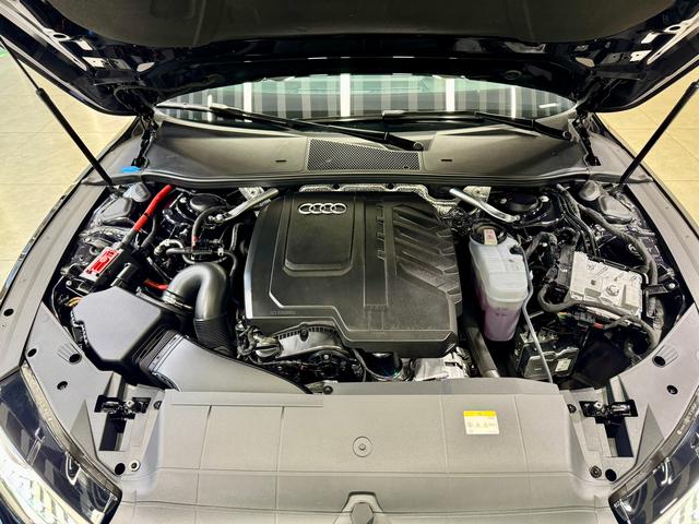 Audi A7L id 3849801 из Китая 15