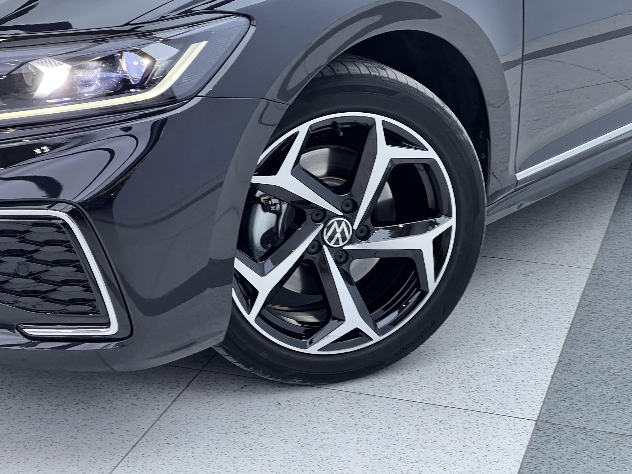 Volkswagen Passat 2024 380TSI