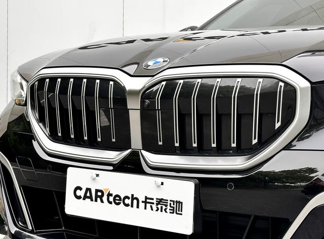 BMW 5-Series 2024 530 Li Leading M — фото 13