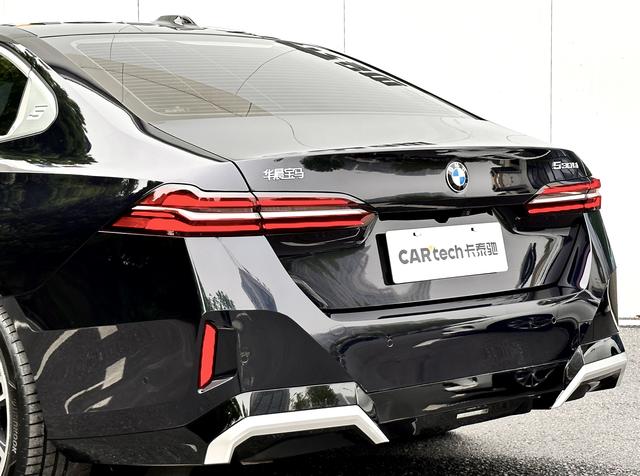 BMW 5-Series 2024 530 Li Leading M — фото 8