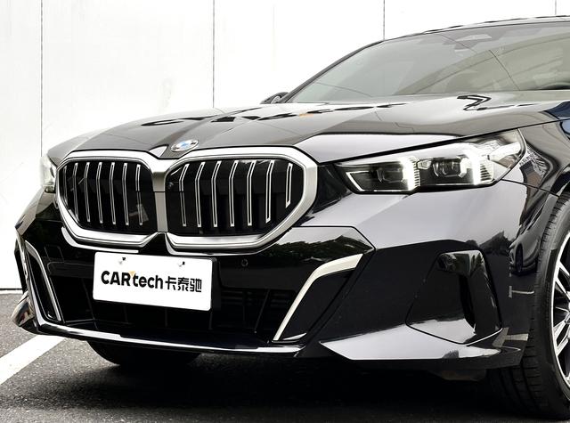 BMW 5-Series 2024 530 Li Leading M — фото 10