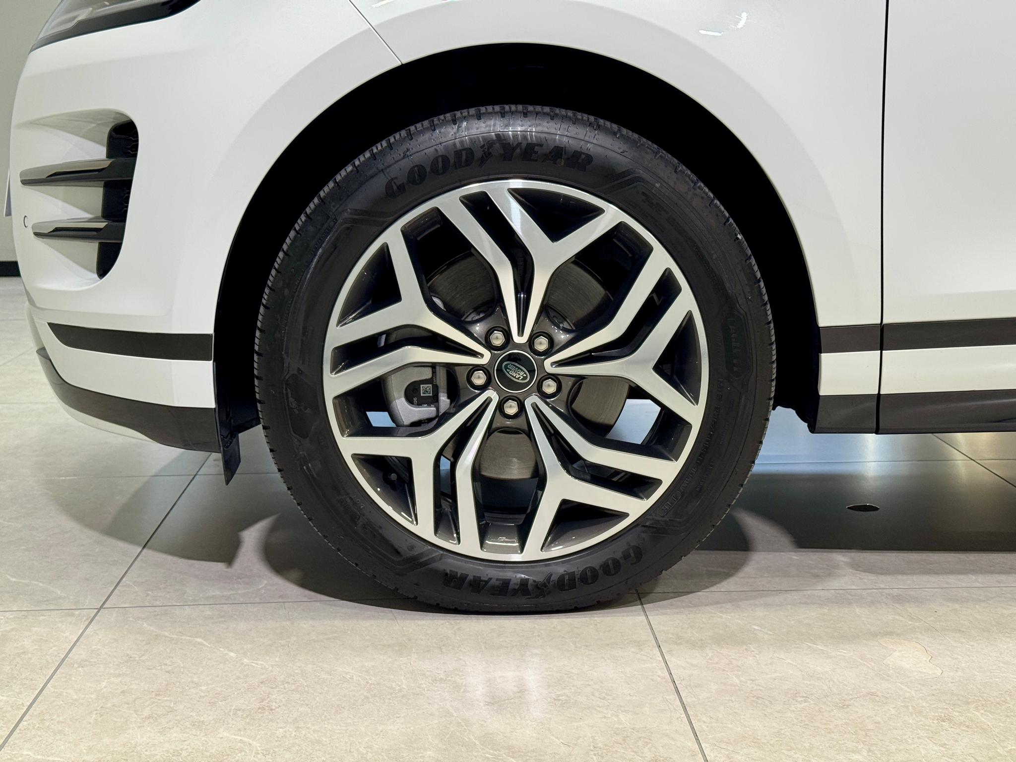Land Rover Range Rover Evoque 2024 L 2.0T SE