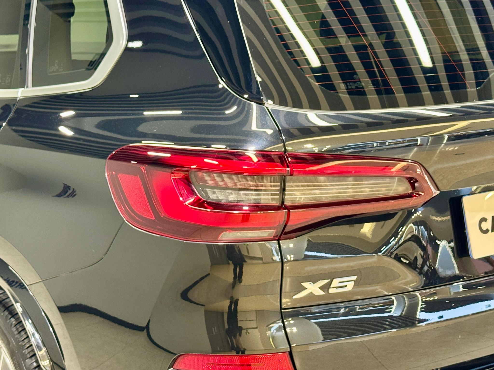 BMW X5 2022 xDrive 30Li Premium M Sport