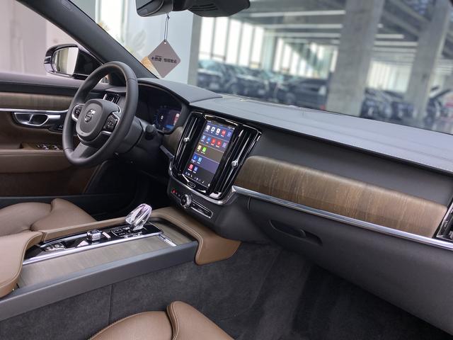 VOLVO S90 2023 — фото 20