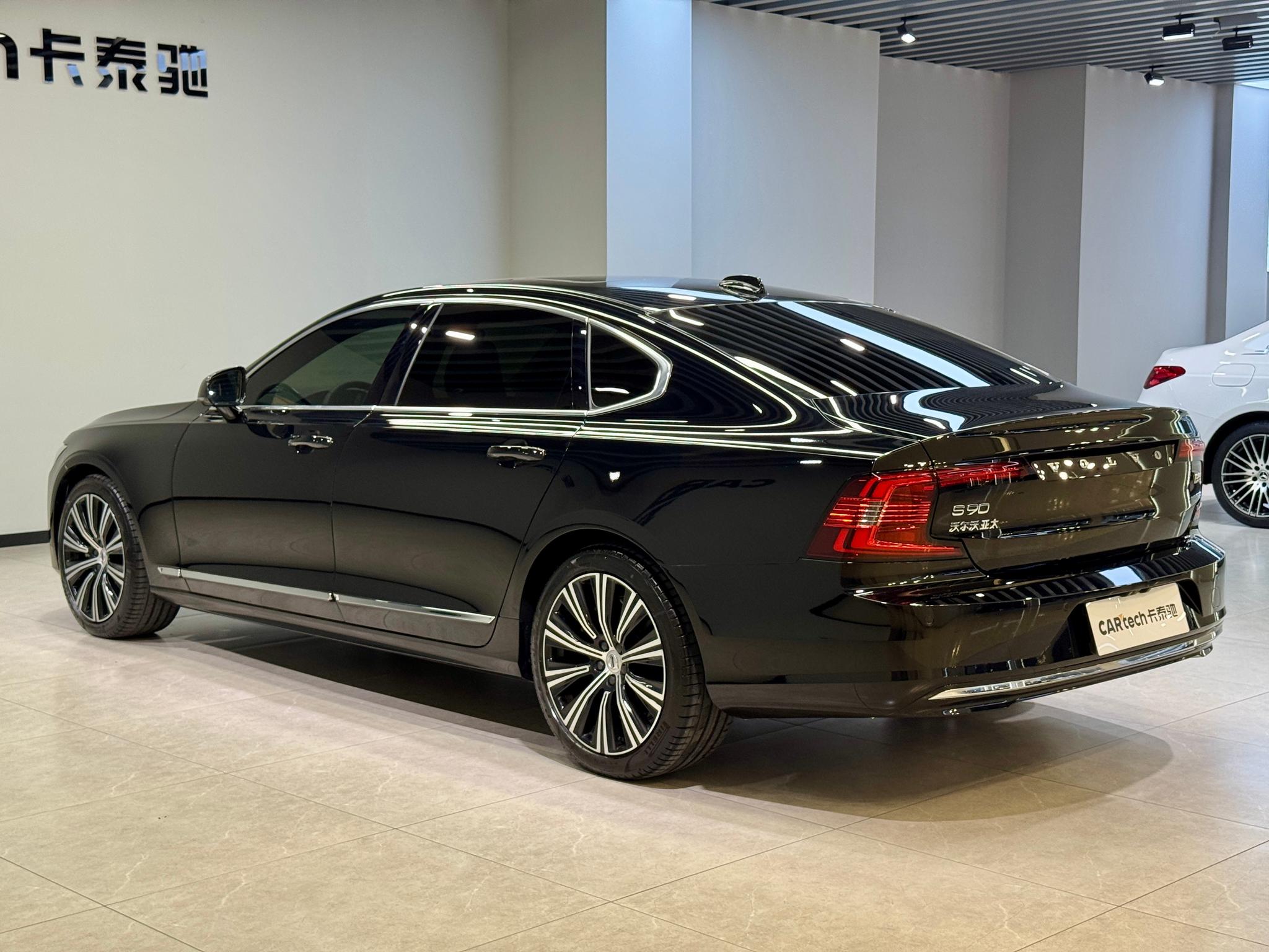 Volvo S90 2024 B5 Luxury