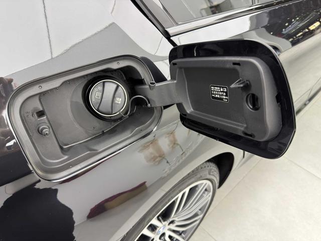 BMW 5 Series 2019 — фото 13