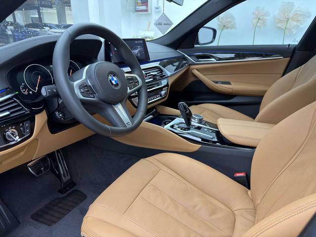 BMW 5 Series 2019 — фото 24