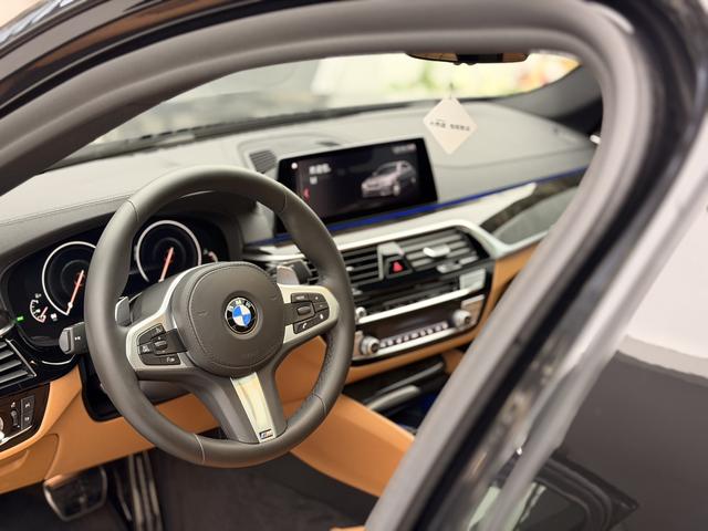 BMW 5 Series 2019 — фото 23