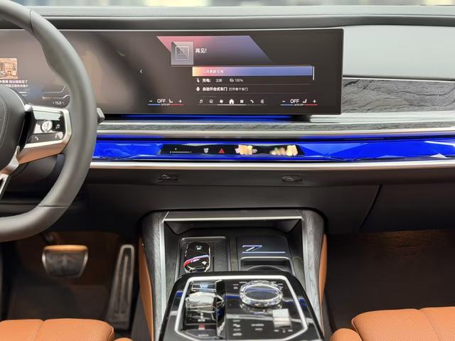 BMW i7 2025 Черный из Китая, фото 3