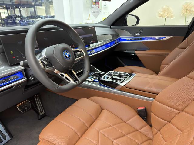 BMW i7 2025 Черный из Китая, фото 5