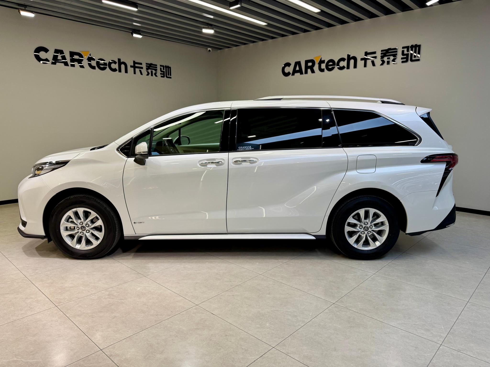 Toyota Granvia 2024 2.5L Comfort