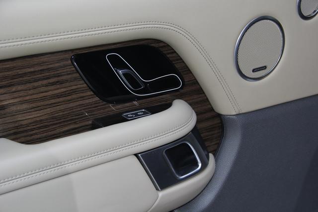 Land Rover Range Rover 2018 3.0 V 6 SC Vogue — фото 17