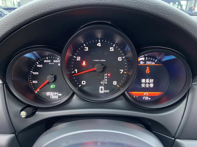 Porsche Macan 2017 Macan 2.0 T — фото 19
