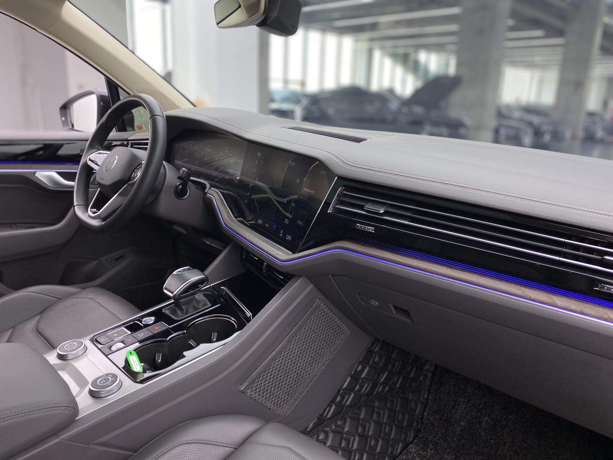 Volkswagen Touareg 2022 3.0TSI Sport